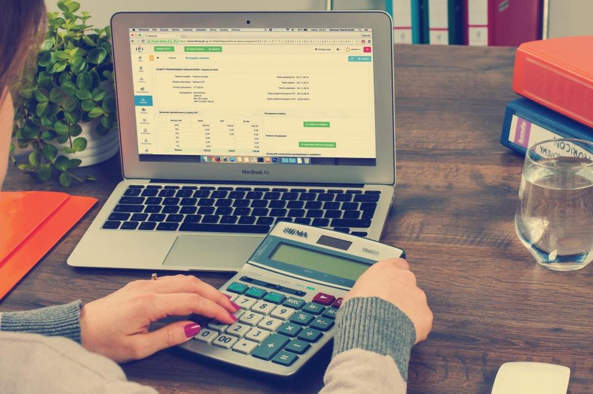 How Is Spousal Support Calculated in California?