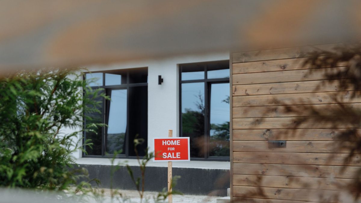 Can You Sell Your House During Foreclosure in California?